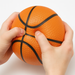 Balón de Baloncesto N° 3 De Espuma Silenciosa Multipropósito - Imagen 4